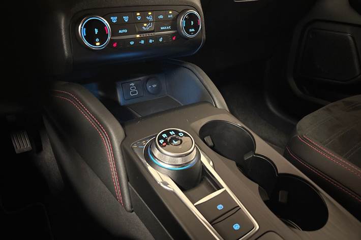 Blå Ford Kuga fra 2024