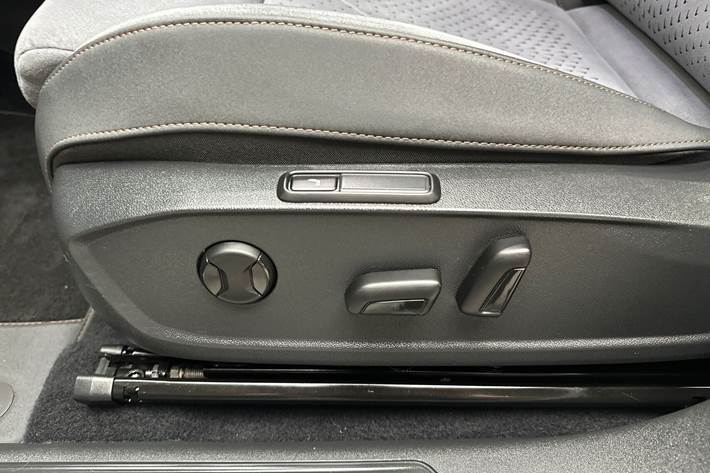 Grå Cupra Born fra 2022