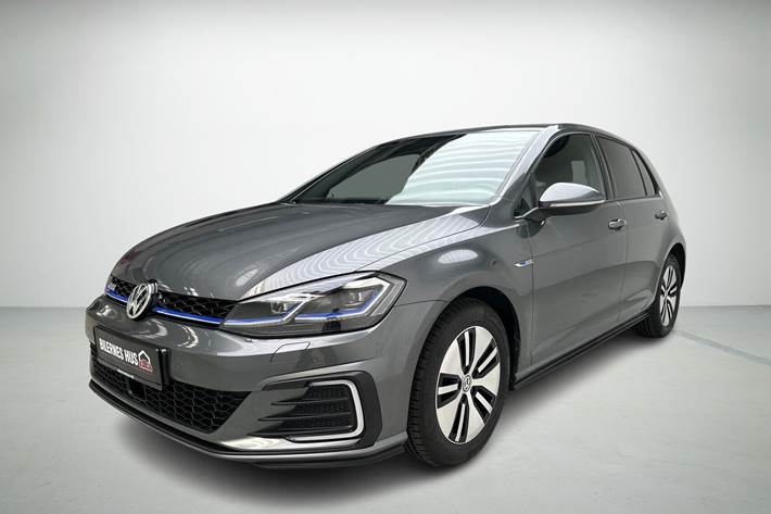 Grå VW Golf fra 2018