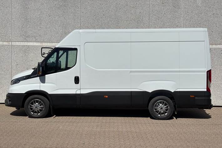 Hvid Iveco Daily fra 2026