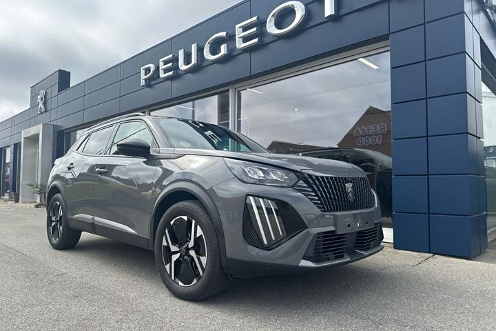 Grå Peugeot 2008 fra 2024 set udefra