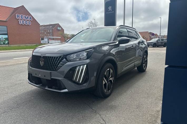 Grå Peugeot 2008 fra 2024