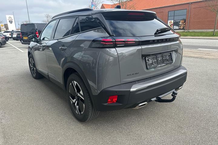 Grå Peugeot 2008 fra 2024