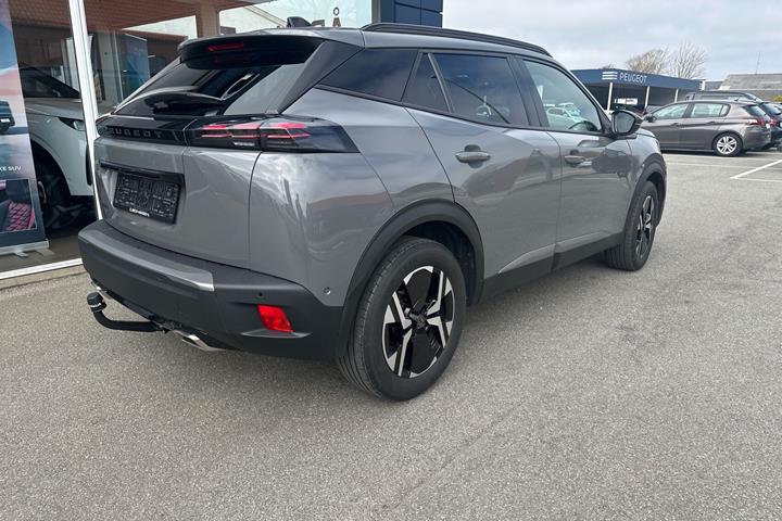 Grå Peugeot 2008 fra 2024