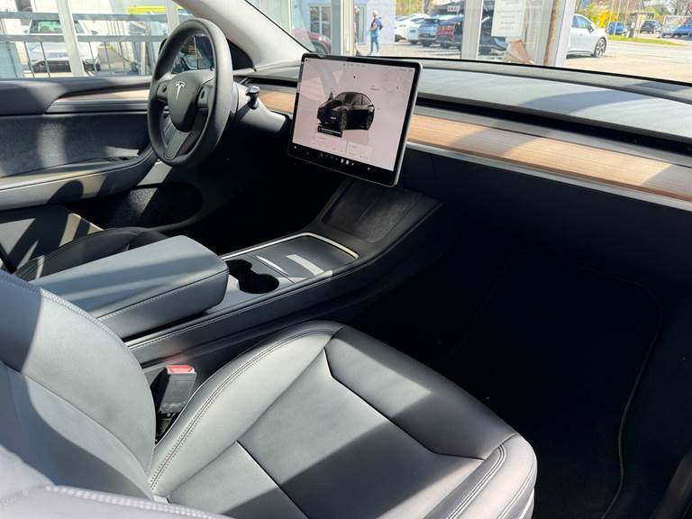 Tesla Model Y EL RWD 299HK 5d Aut.