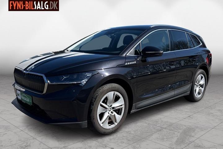 Sort Skoda Enyaq fra 2024 set udefra