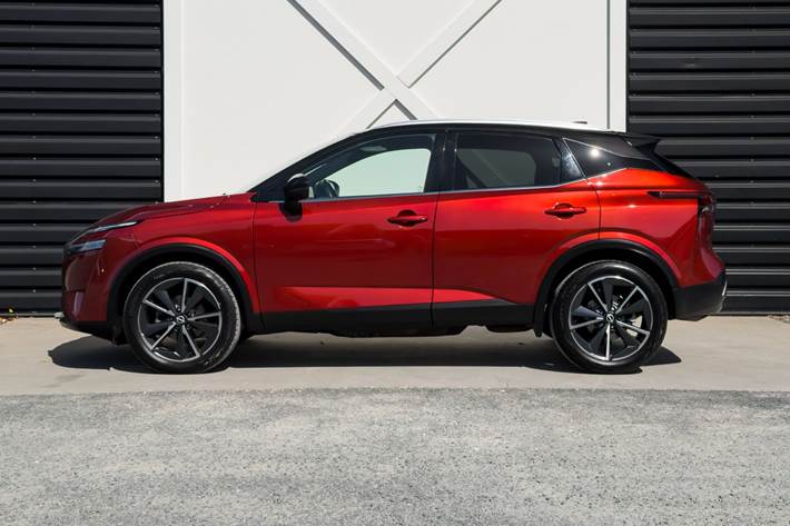 Rød Nissan Qashqai fra 2022