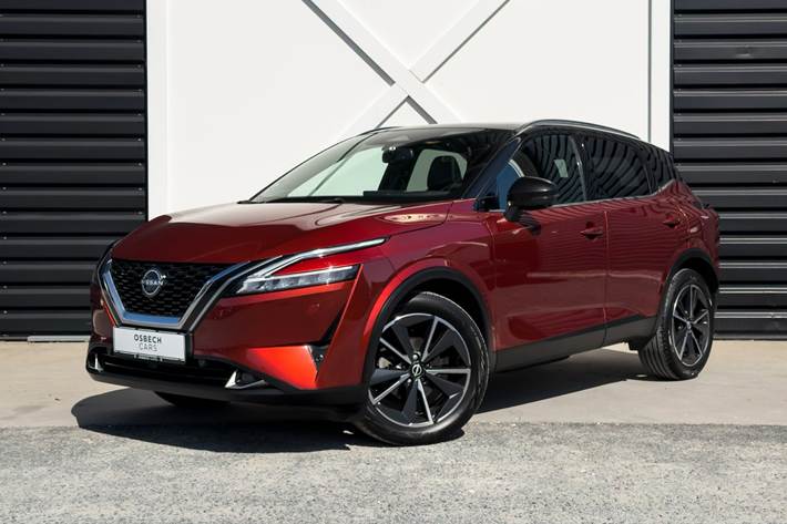 Rød Nissan Qashqai fra 2022
