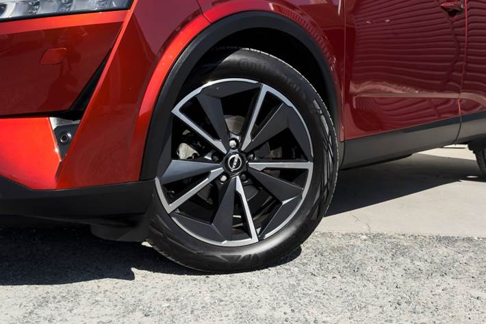 Rød Nissan Qashqai fra 2022