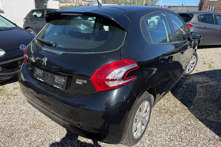Sort Peugeot 208 fra 2014