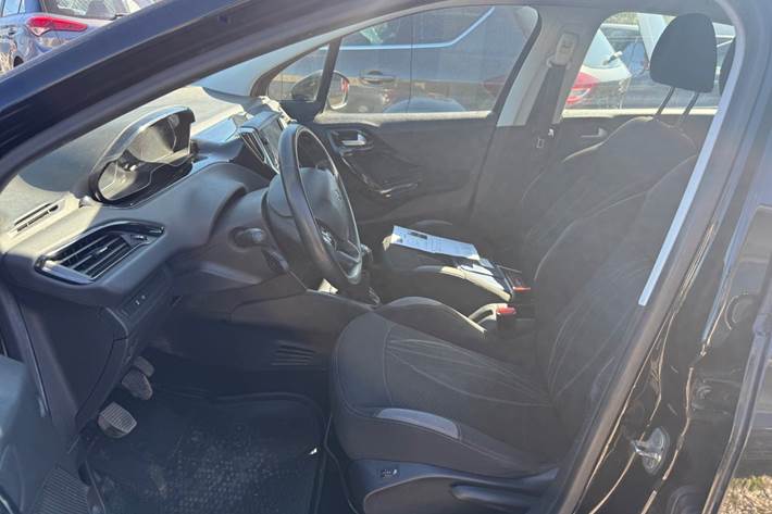 Sort Peugeot 208 fra 2014