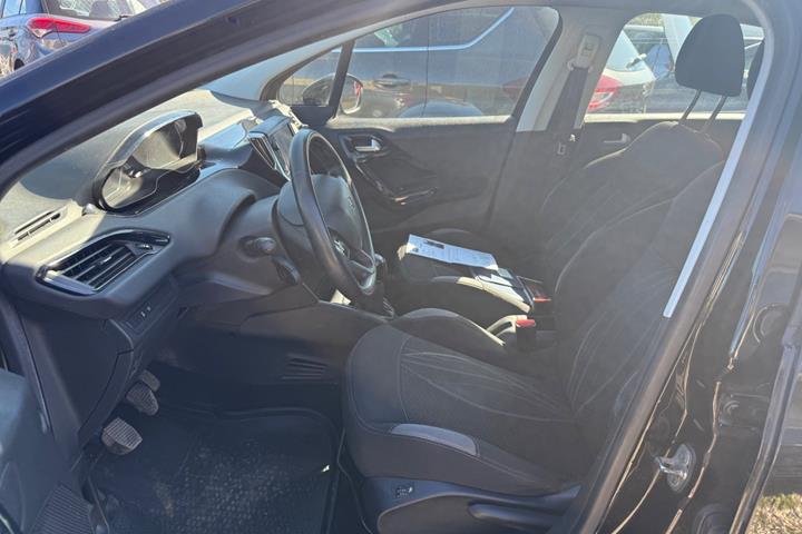 Sort Peugeot 208 fra 2014