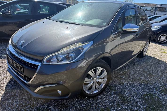 Grå Peugeot 208 fra 2018