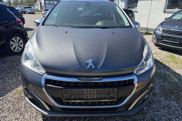 Grå Peugeot 208 fra 2018