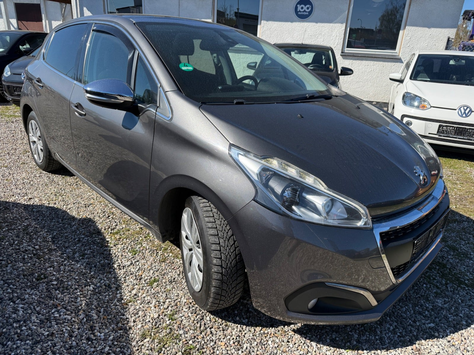Grå Peugeot 208 fra 2018