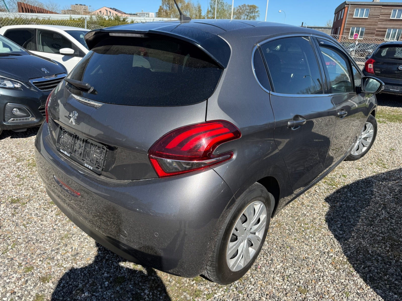 Grå Peugeot 208 fra 2018
