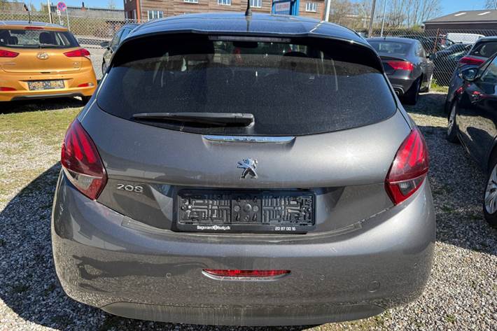 Grå Peugeot 208 fra 2018