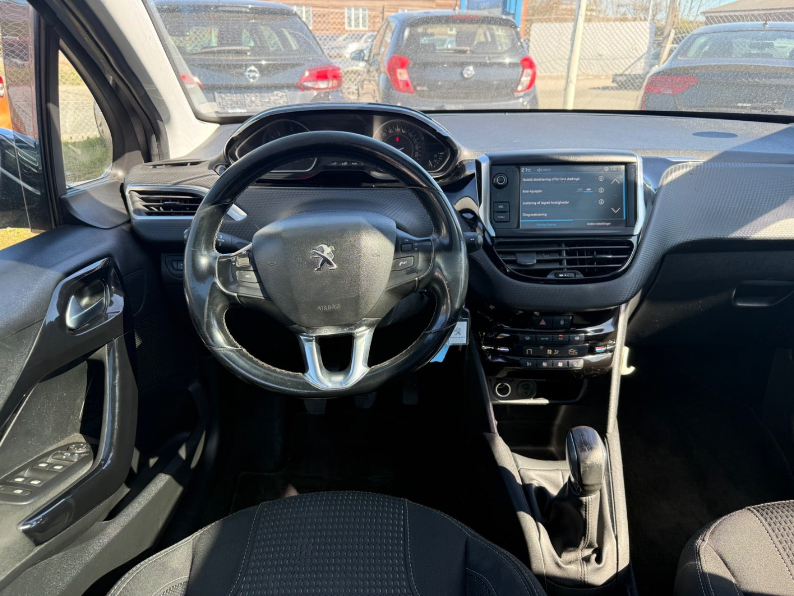 Grå Peugeot 208 fra 2018