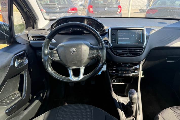 Grå Peugeot 208 fra 2018