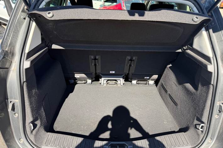 Grå Ford C-MAX fra 2017