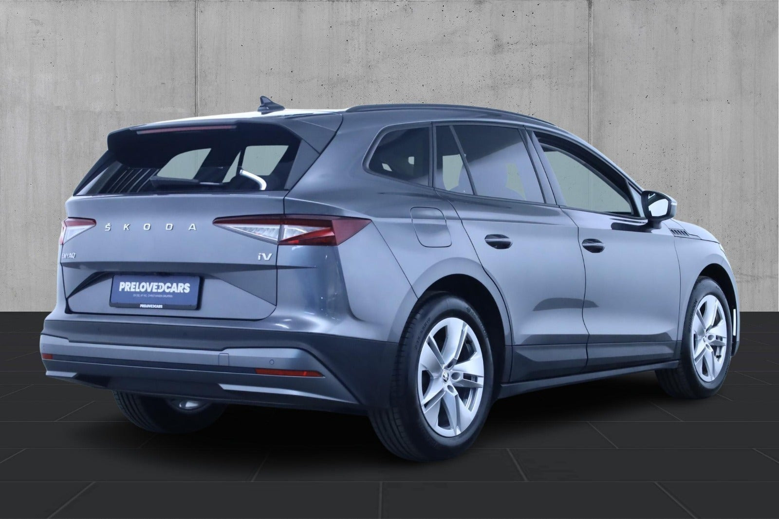 Grå Skoda Enyaq fra 2023