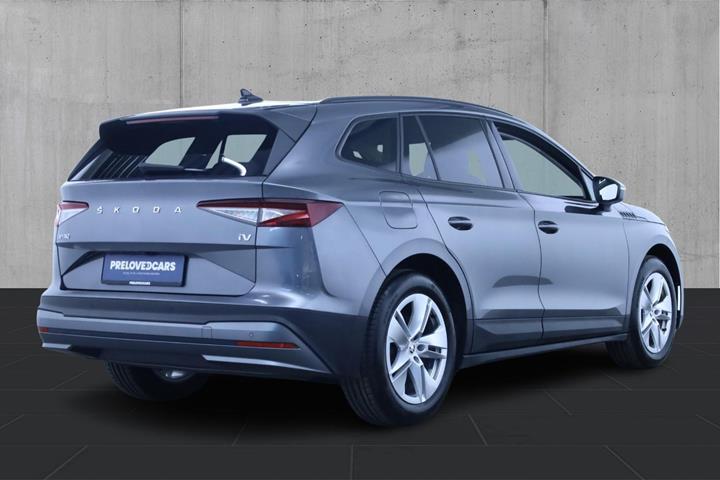 Grå Skoda Enyaq fra 2023