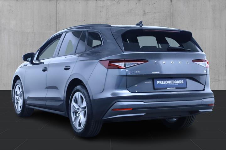 Grå Skoda Enyaq fra 2023