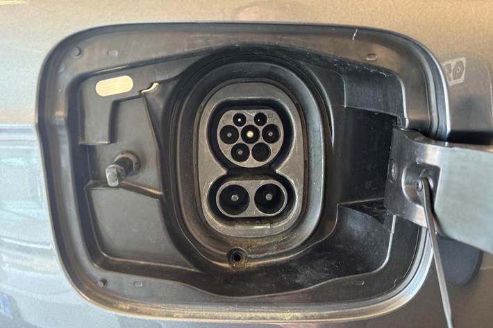 Grå Skoda Enyaq fra 2023