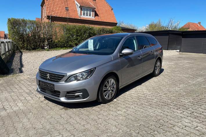 undefined Peugeot 308 fra 2018 set udefra