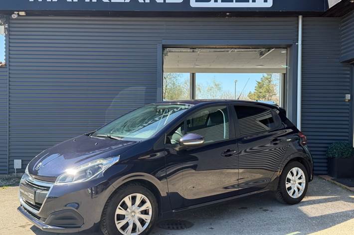 Blå Peugeot 208 fra 2017