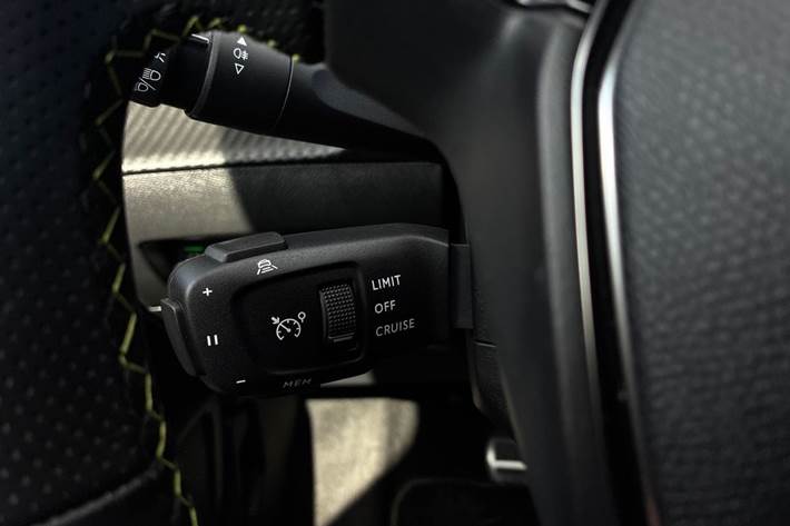 Sort Peugeot e-208 fra 2024