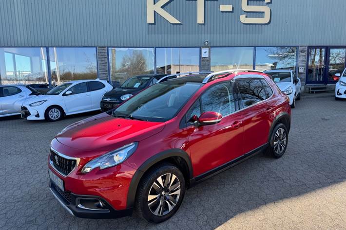 Rød Peugeot 2008 fra 2017