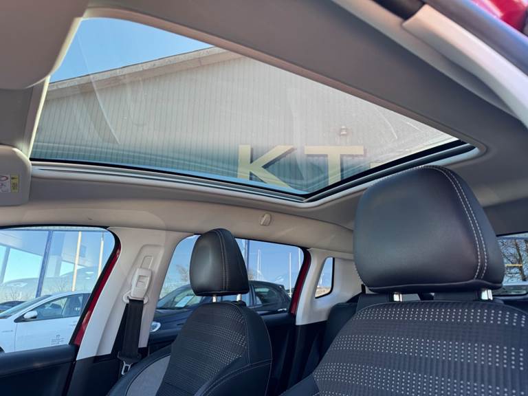 Peugeot 2008 1,6 BlueHDi 100 Allure Sky