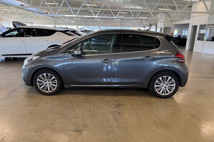 Sølv Peugeot 208 fra 2018