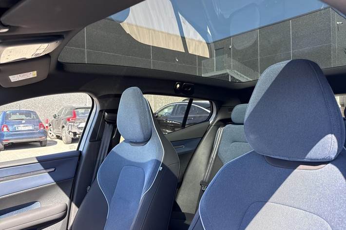 Hvid Volvo EX30 fra 2024