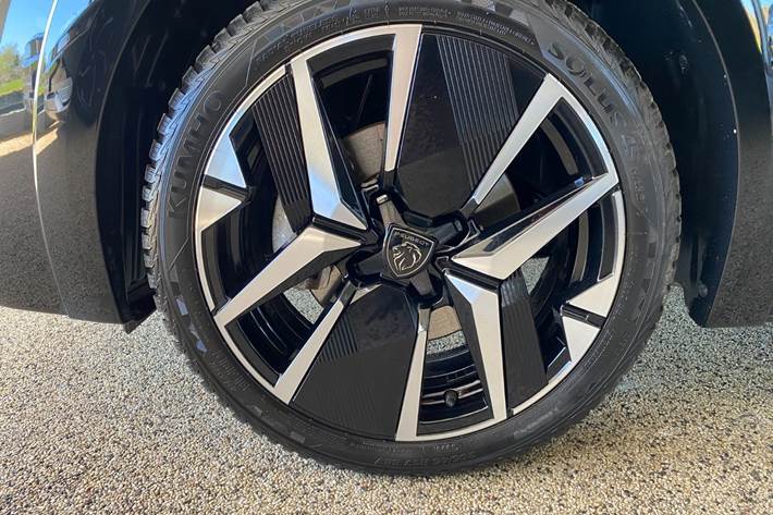 Sort Peugeot e-208 fra 2024