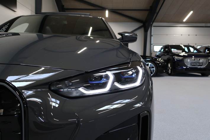Grå BMW i4 fra 2022