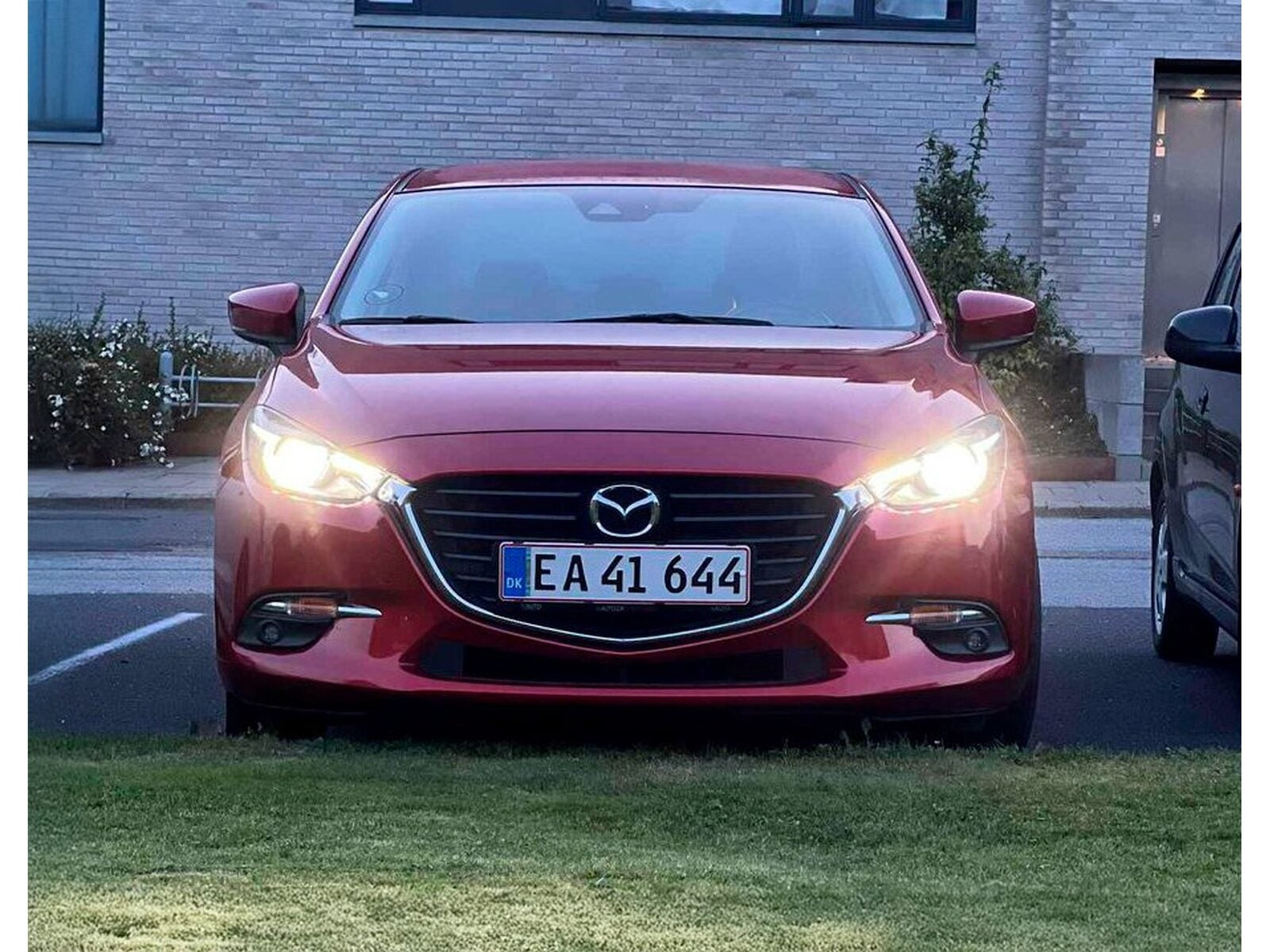 Rød Mazda 3 fra 2017