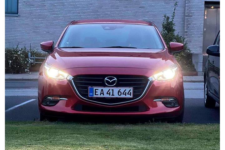 Rød Mazda 3 fra 2017