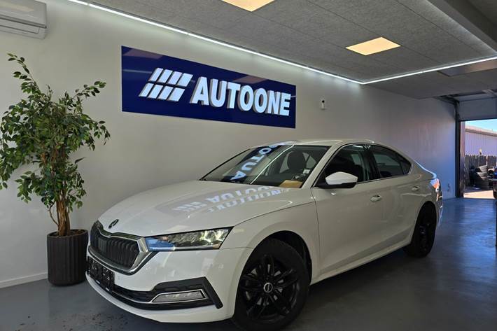 Hvid Skoda Octavia fra 2022