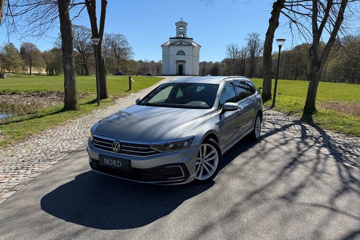 Grøn VW Passat fra 2020