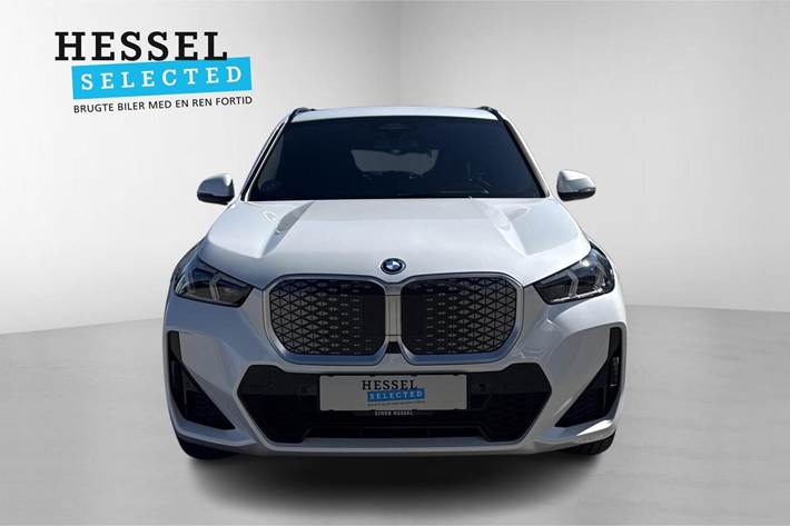 Hvid BMW iX1 fra 2024