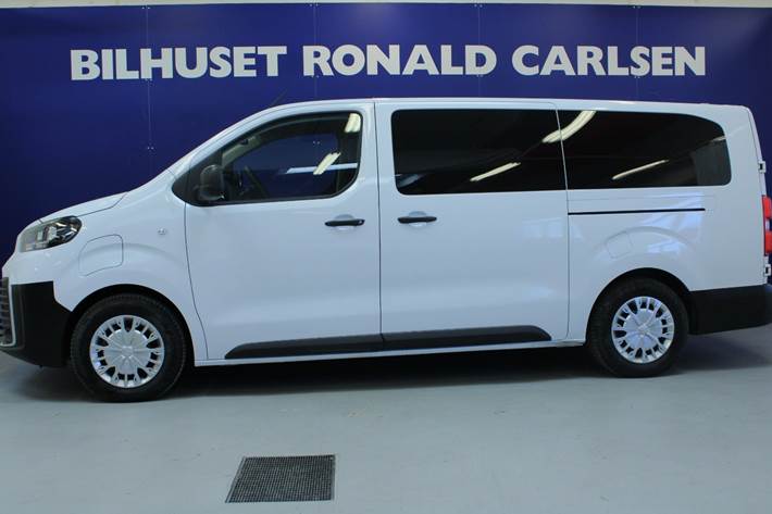 Hvid Toyota Proace Verso fra 2024