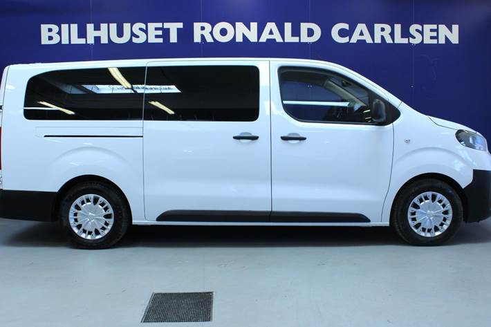 Hvid Toyota Proace Verso fra 2024