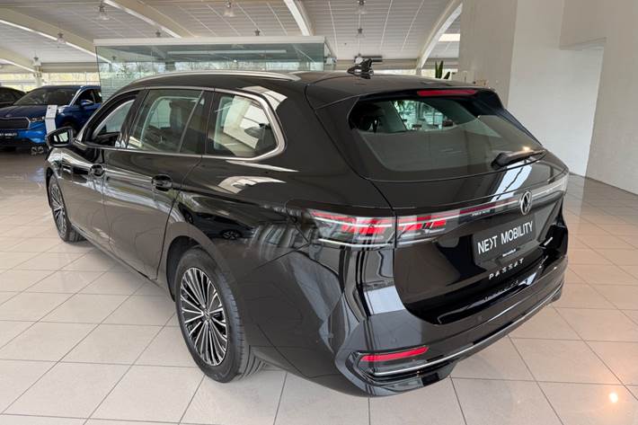Sort VW Passat fra 2024