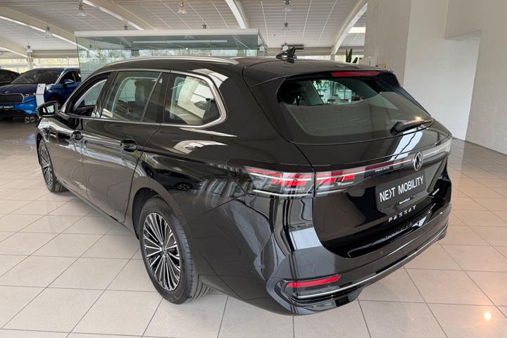 Sort VW Passat fra 2024