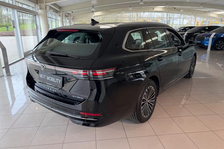 Sort VW Passat fra 2024