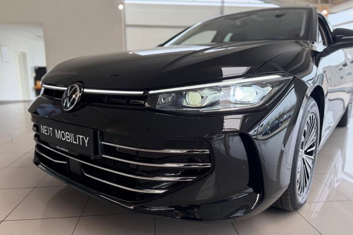 Sort VW Passat fra 2024