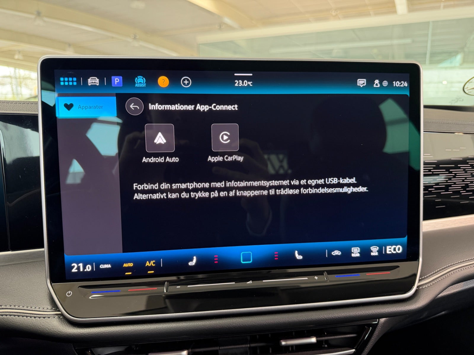 Sort VW Passat fra 2024