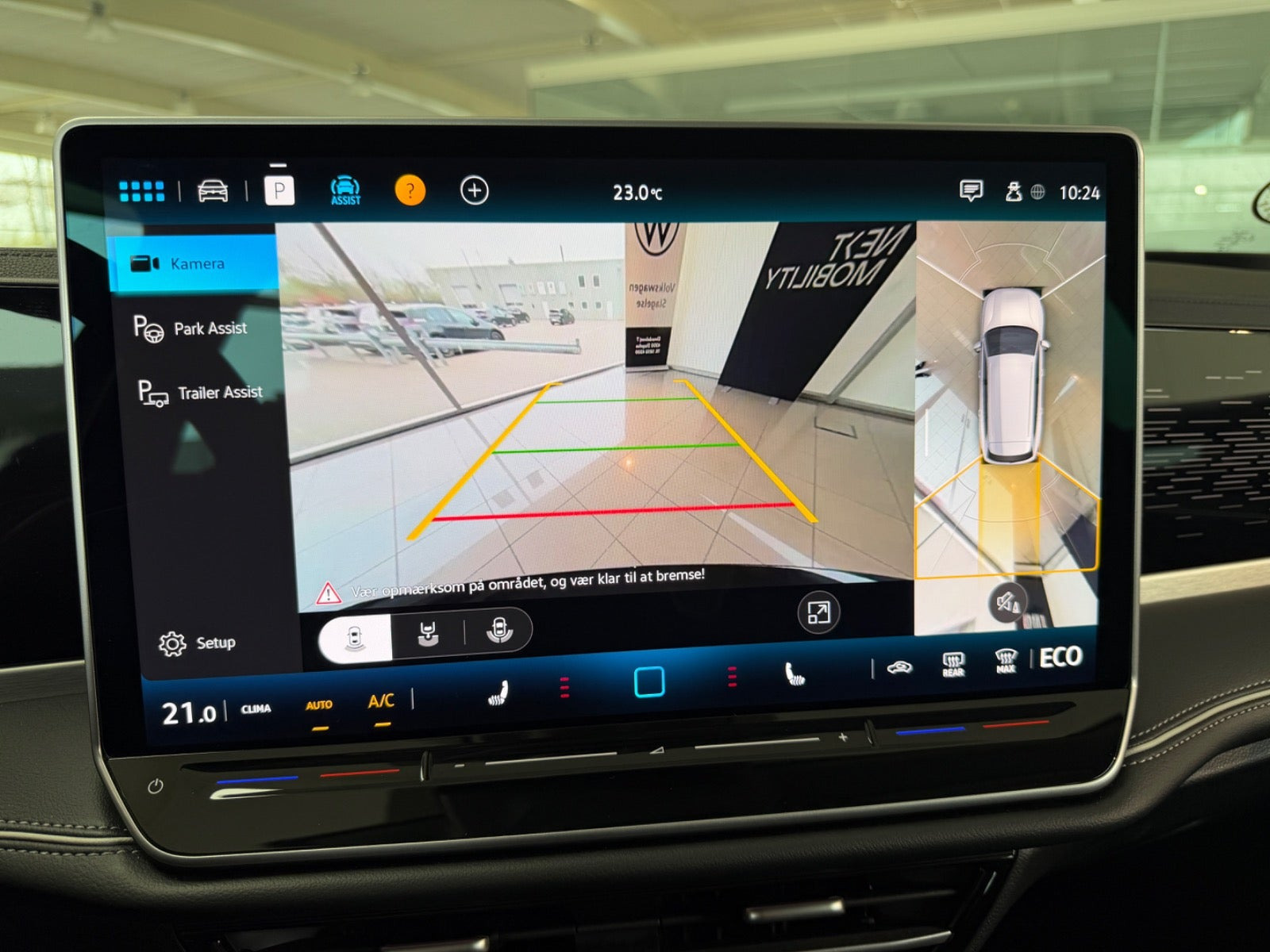 Sort VW Passat fra 2024